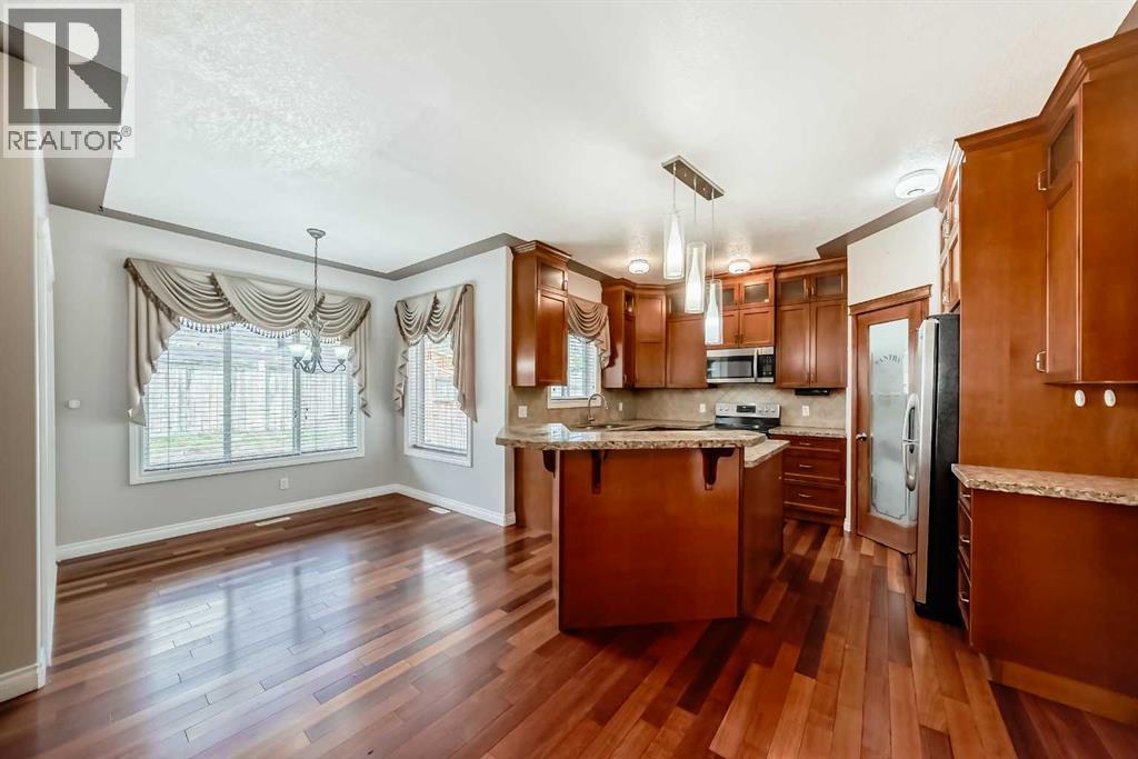 House for Sale in 87 Sherwood Circle NW|Calgary, Alberta T3R1R3 3