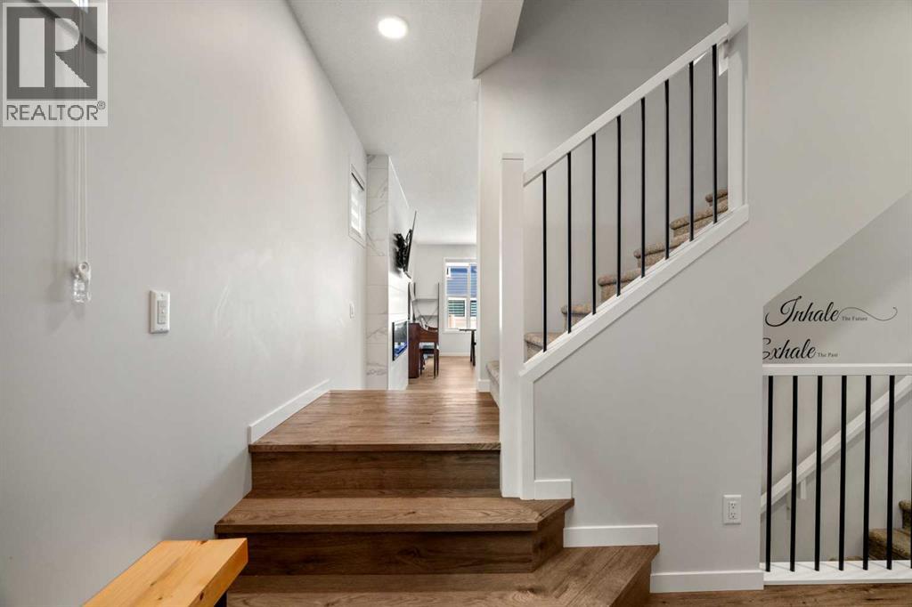 House for Sale in 40 West Grove Link SW|Calgary, Alberta T3H6E3 5