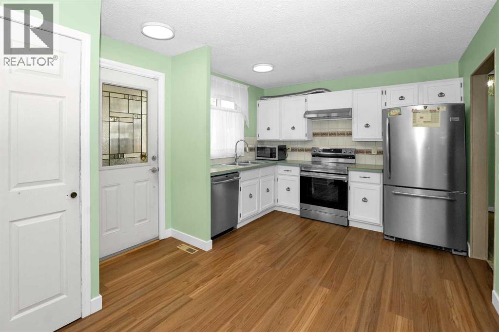 House for Sale in 1059 Pinecliff Drive NE|Calgary, Alberta T1Y3W8 5