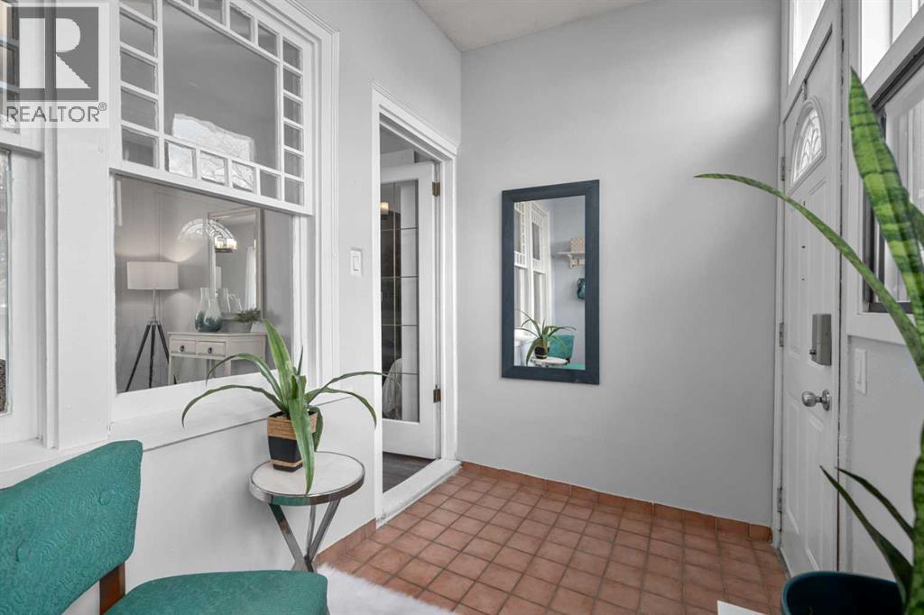 House for Sale in 207 31 Avenue NW|Calgary, Alberta T2M2P3 4