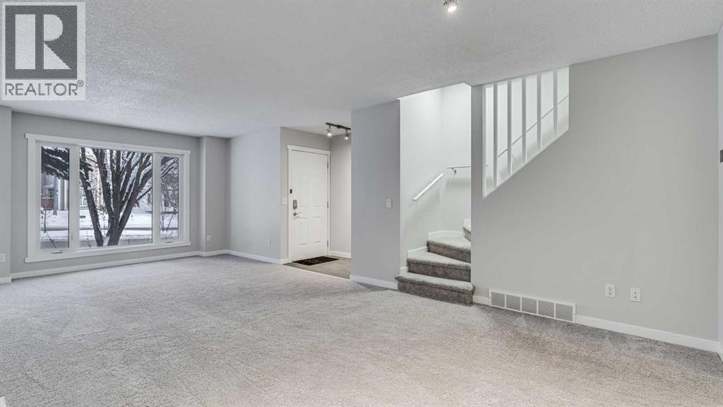 House for Sale in 3667 Sierra Morena Road SW|Calgary, Alberta T3H3A6 3