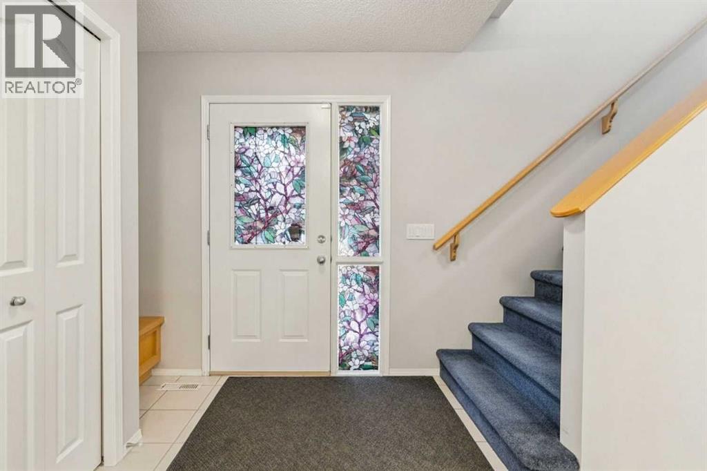 House for Sale in 146 Everwillow Close SW|Calgary, Alberta T2Y4G6 4