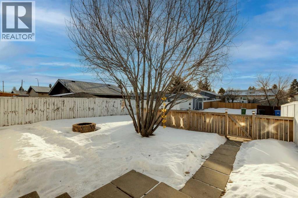 House for Sale in 5423 Madigan Drive NE|Calgary, Alberta T2A5T5 5