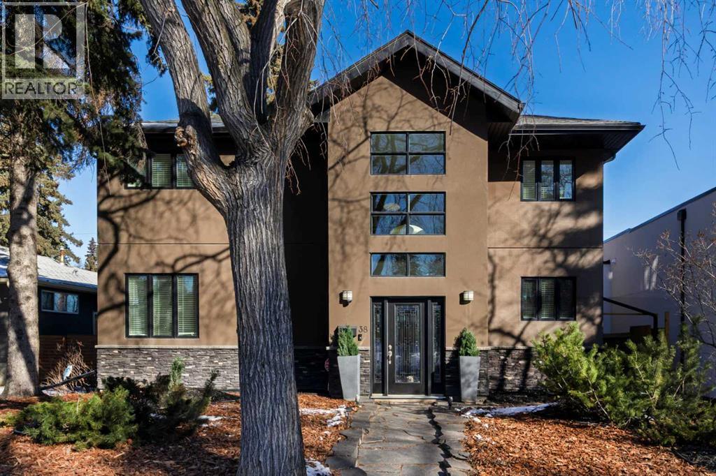 House for Sale in 38 Lissington Drive SW|Calgary, Alberta T3E5E1