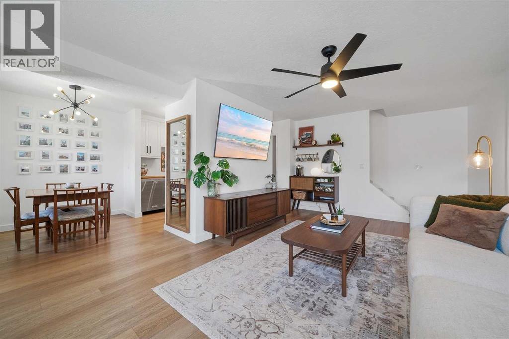 Row / Townhouse for Sale in 104, 15403 Deer Run Drive SE|Calgary, Alberta T2J6B8 3