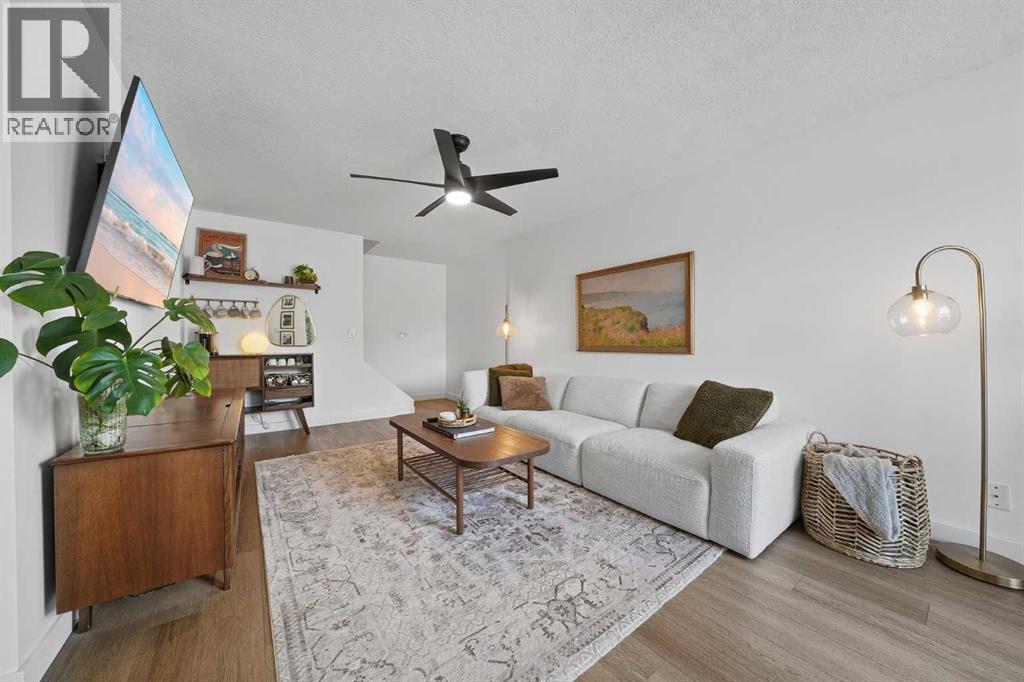 Row / Townhouse for Sale in 104, 15403 Deer Run Drive SE|Calgary, Alberta T2J6B8 4