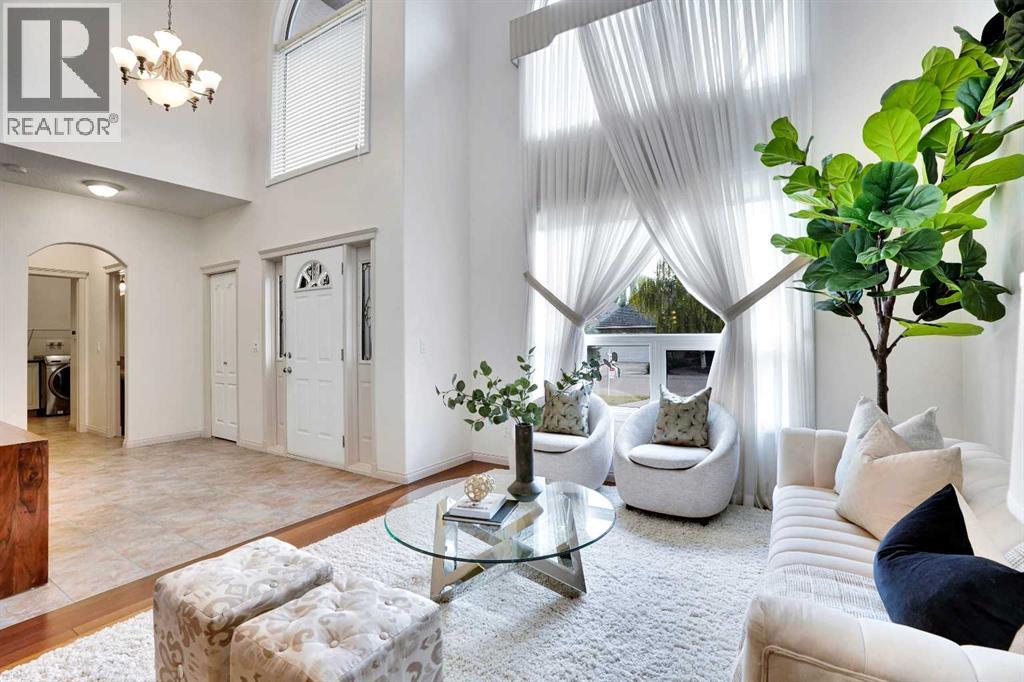 House for Sale in 38 Strathridge Crescent SW|Calgary, Alberta T3H3R9 3