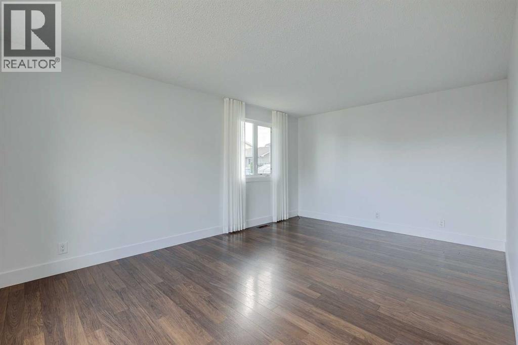 House for Sale in 23 Erin Grove Court SE|Calgary, Alberta T2B3A8 5