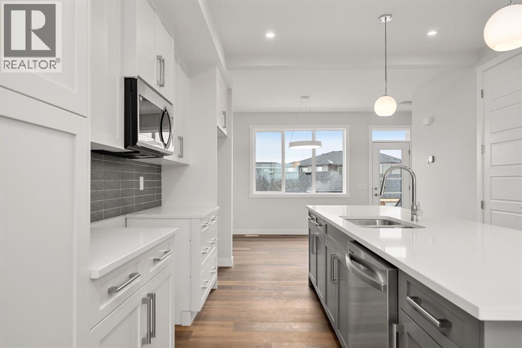 Row / Townhouse for Sale in 17 Sora Gate SE|Calgary, Alberta T3S0M6 4