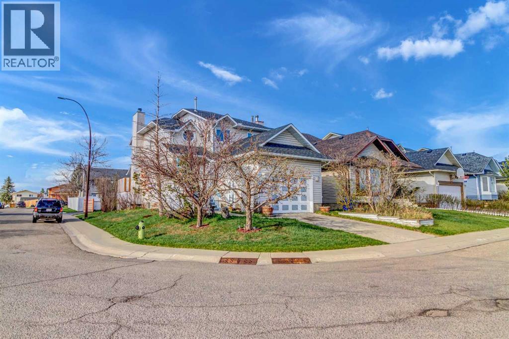 House for Sale in 48 Martingrove Way NE|Calgary, Alberta T3J2T2