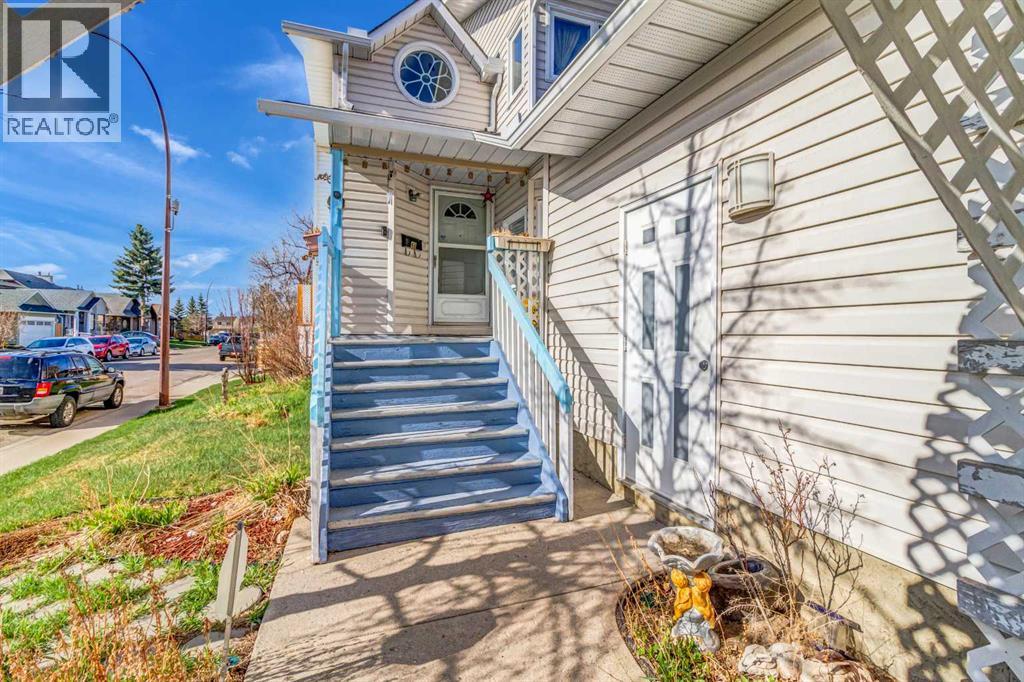 House for Sale in 48 Martingrove Way NE|Calgary, Alberta T3J2T2 2