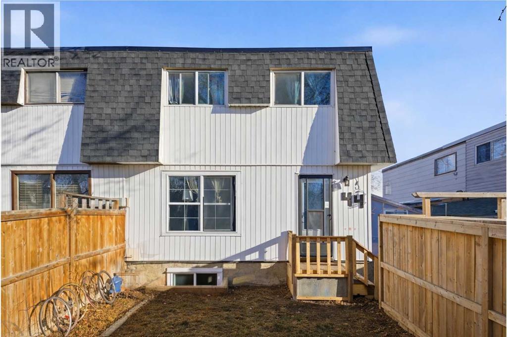 Row / Townhouse for Sale in 44 Doverdale Mews SE|Calgary, Alberta T2B1V9