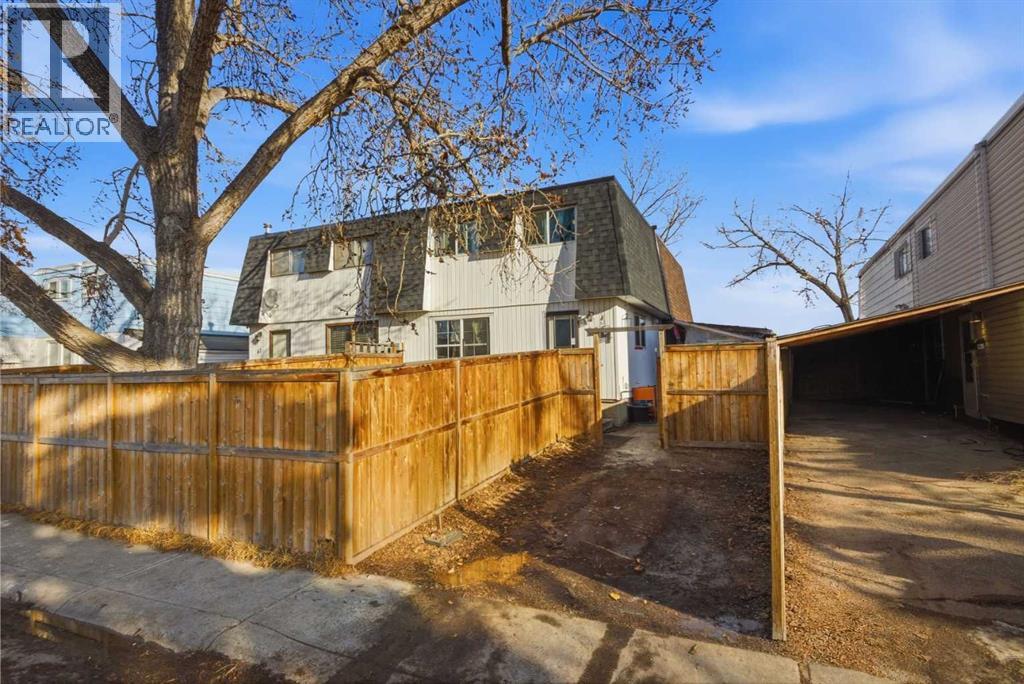 Row / Townhouse for Sale in 44 Doverdale Mews SE|Calgary, Alberta T2B1V9 2