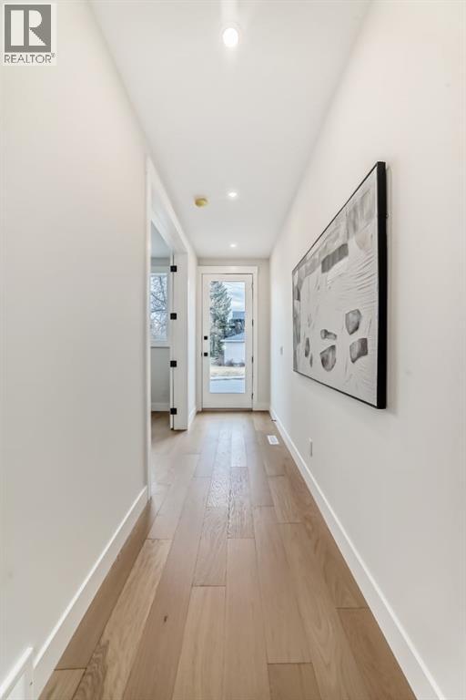 Row / Townhouse for Sale in 1654 37 Avenue SW|Calgary, Alberta T2T2H5 4