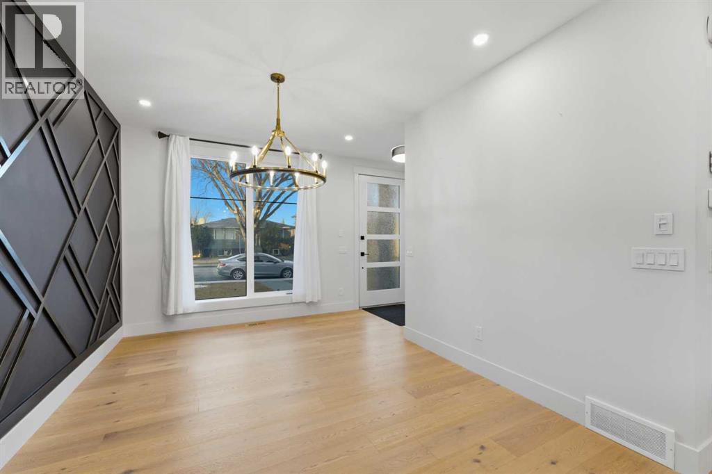 House for Sale in 631 55 Avenue SW|Calgary, Alberta T2V0G2 4