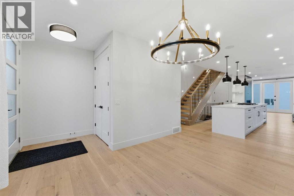 House for Sale in 631 55 Avenue SW|Calgary, Alberta T2V0G2 3