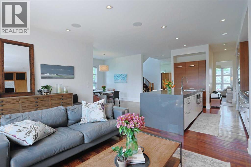 House for Sale in 1707 Broadview Road NW|Calgary, Alberta T2N3H4 3