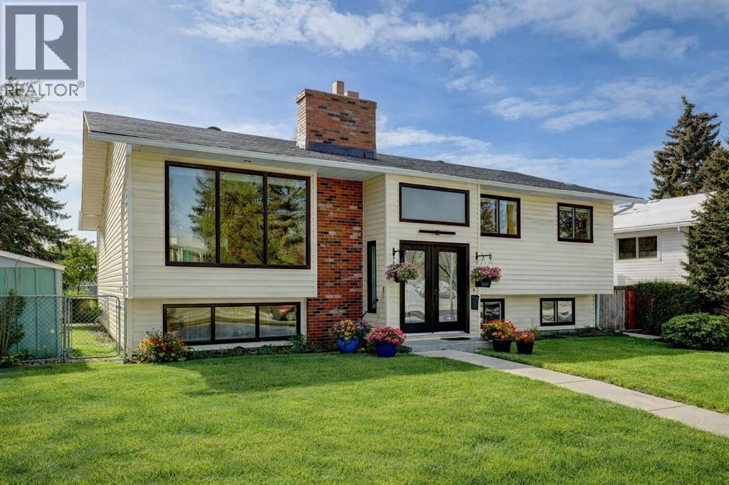 House for Sale in 5943 Silver Ridge Drive NW|Calgary, Alberta T3B3S2