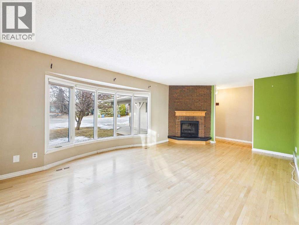 House for Sale in 503 Dalcastle Mews NW|Calgary, Alberta T3A2P3 2