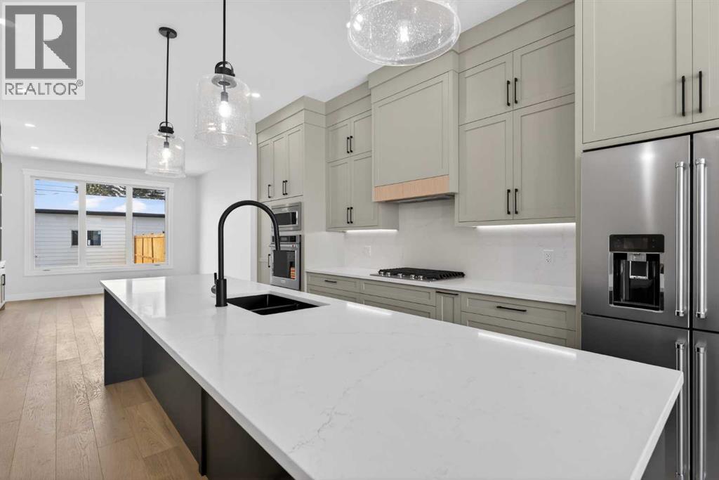 Duplex for Sale in 1137 41 Street SW|Calgary, Alberta T3C1X5 3