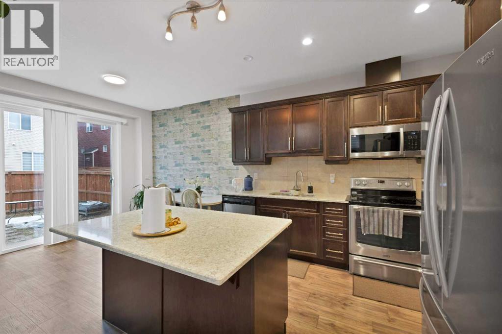 House for Sale in 33 Cityside Gardens NE|Calgary, Alberta T3N1J2 5