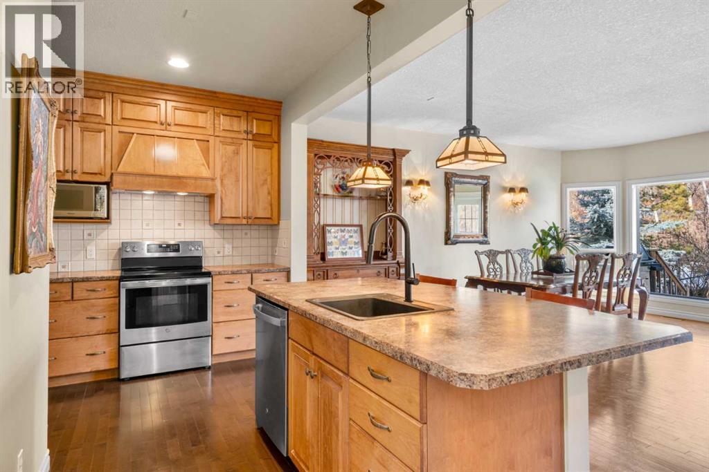 House for Sale in 90 Discovery Ridge Gardens SW|Calgary, Alberta T3H5L7 4