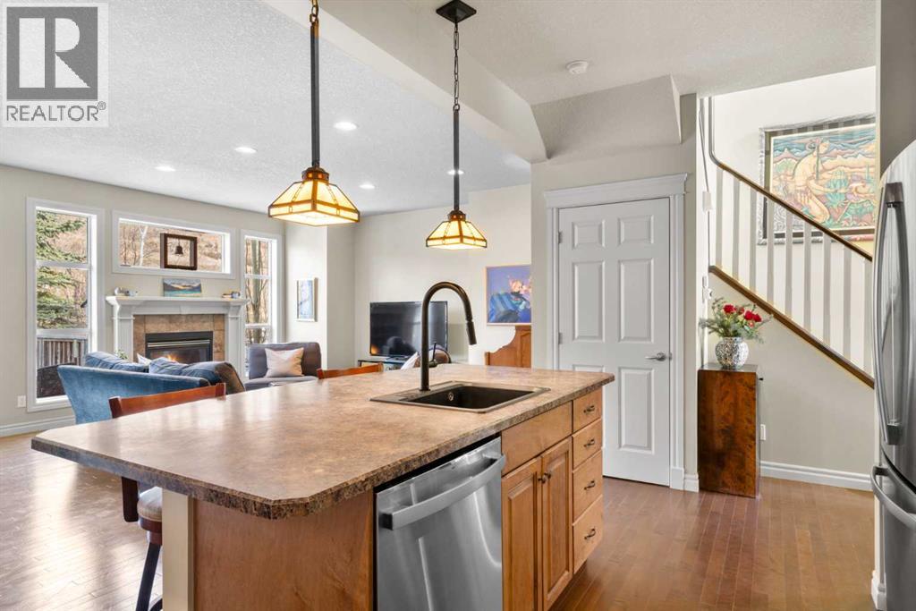 House for Sale in 90 Discovery Ridge Gardens SW|Calgary, Alberta T3H5L7 5