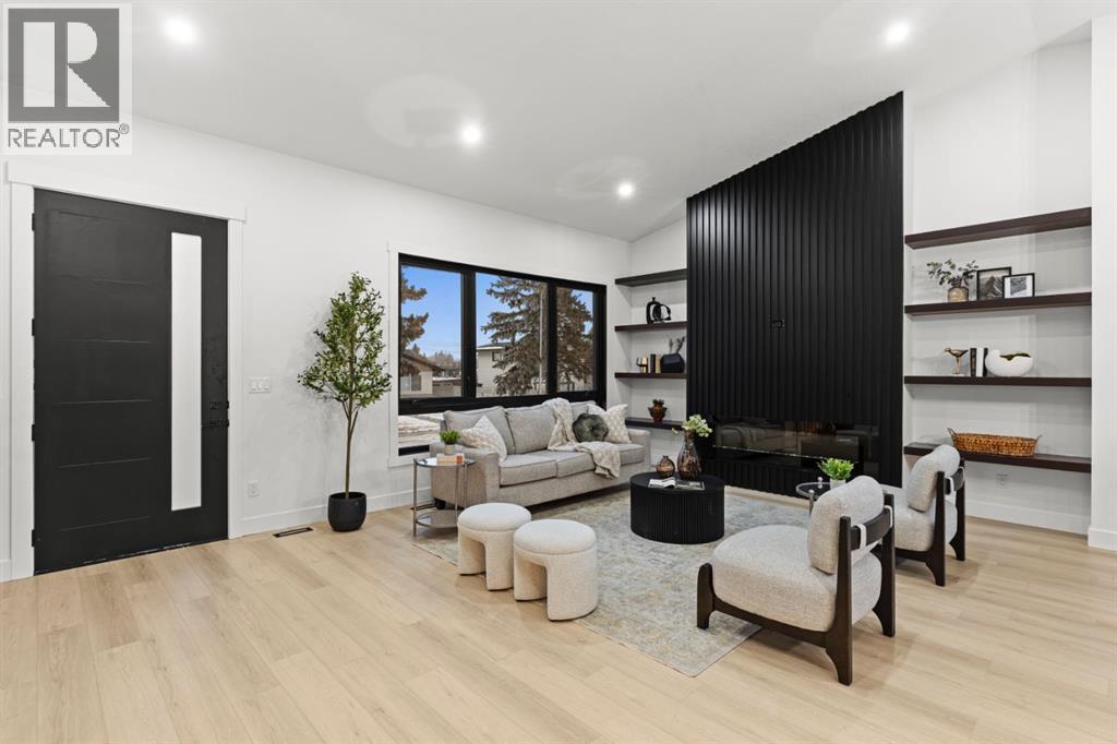 House for Sale in 27 Glacier Drive SW|Calgary, Alberta T3E5A2 4