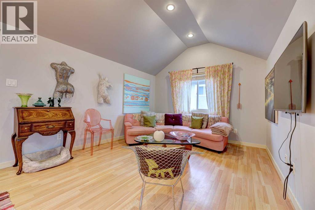 House for Sale in 2526 16 Street SE|Calgary, Alberta T2G3R3 5