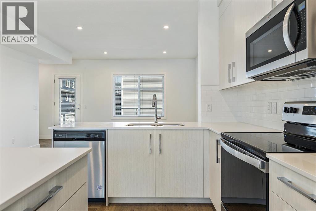 Row / Townhouse for Sale in 50 Cornerglen Manor NE|Calgary, Alberta T3N2R4 2