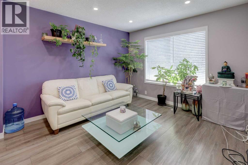 Row / Townhouse for Sale in 112 Martin Crossing Court NE|Calgary, Alberta T3J3P3 4