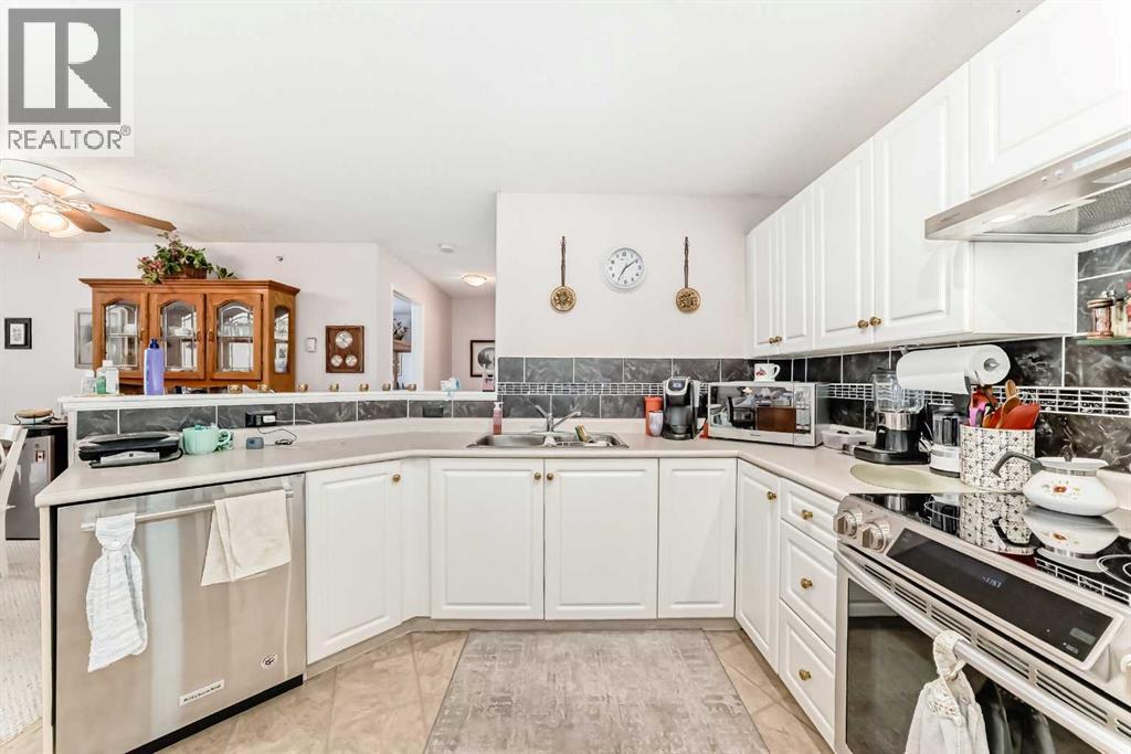 Apartment for Sale in 410, 5000 Somervale Court SW|Calgary, Alberta T2Y4M1 2