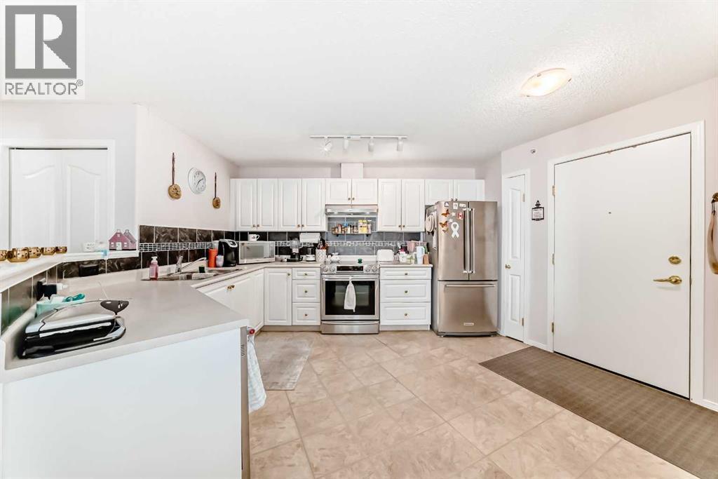 Apartment for Sale in 410, 5000 Somervale Court SW|Calgary, Alberta T2Y4M1 4