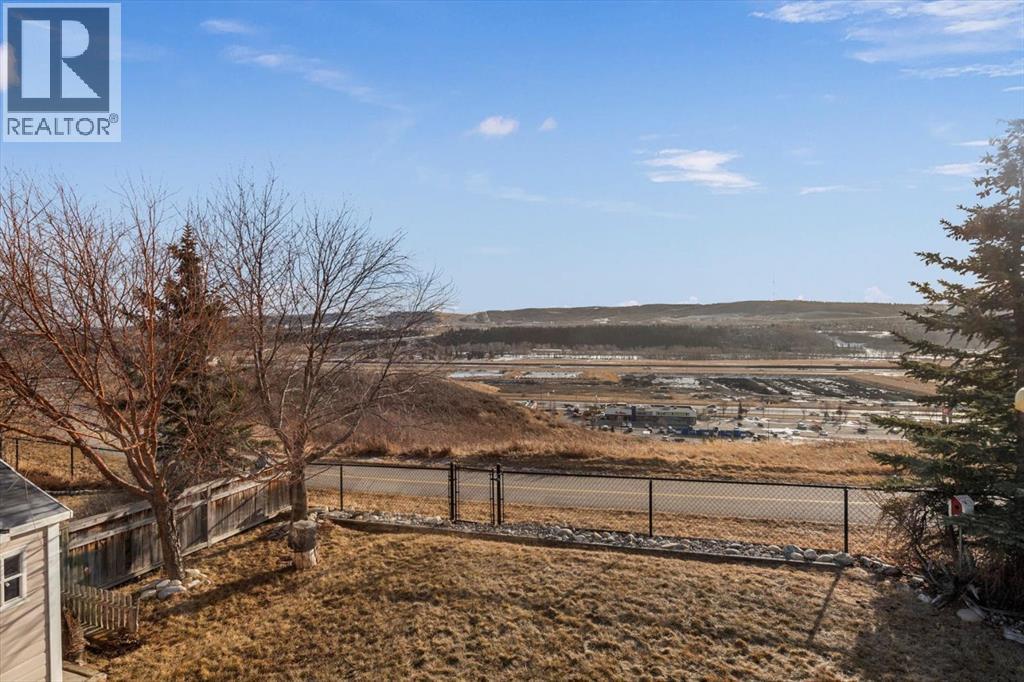 House for Sale in 98 Tuscany Ravine Close NW|Calgary, Alberta T3L2Y5 2