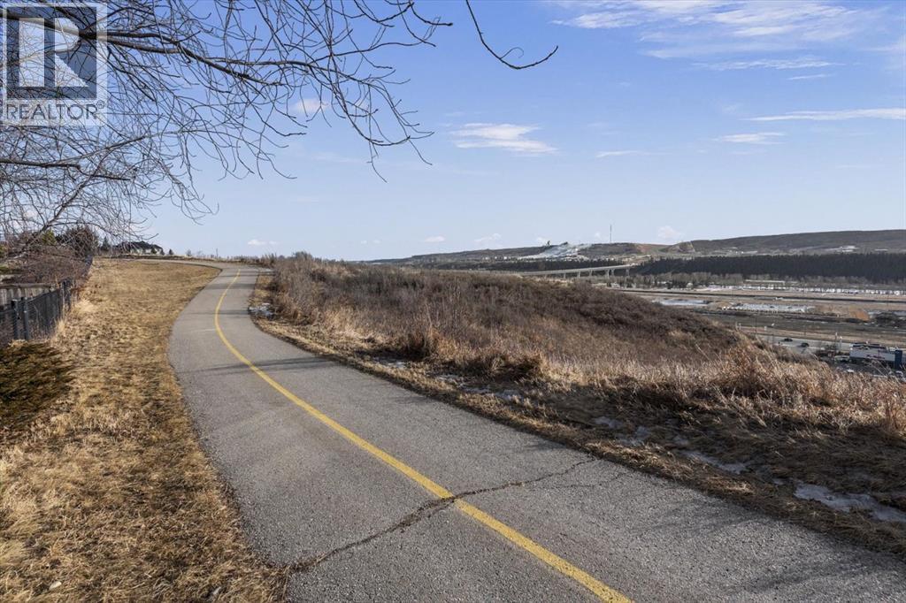 House for Sale in 98 Tuscany Ravine Close NW|Calgary, Alberta T3L2Y5 3