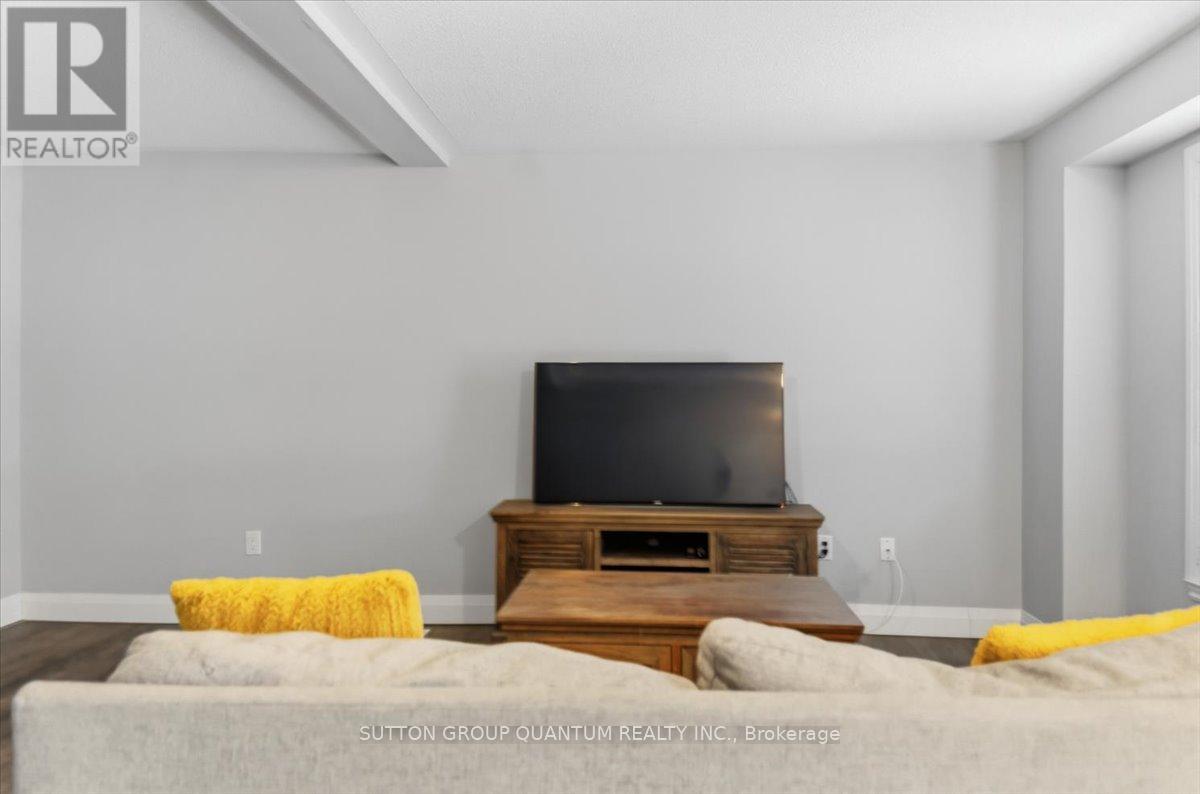 Row / Townhouse for Sale in 2 - 2375 TRUSCOTT DRIVE|Mississauga (Clarkson), Ontario L5J3R2 5