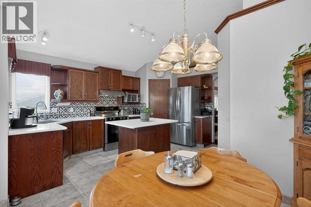 House for Sale in 150 Somerset Close SW|Calgary, Alberta T2Y3C4 4