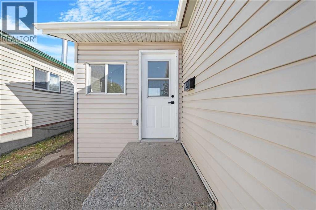 Manufactured Home for Sale in 210 Erin woods Circle SE|Calgary, Alberta T2B3E1 3