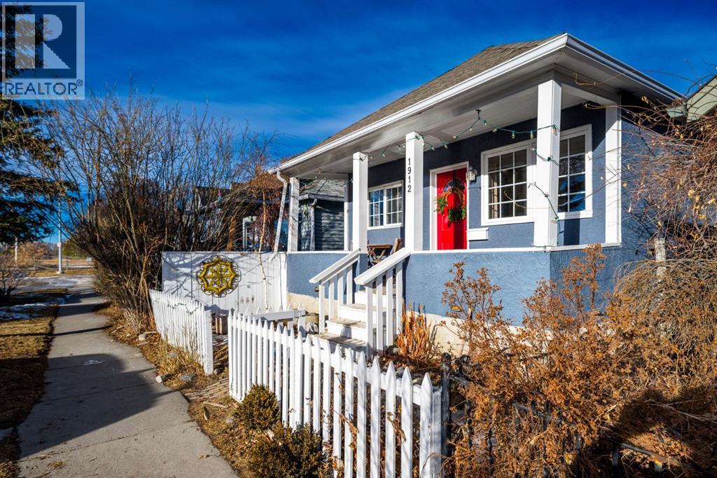 House for Sale in 1912 8 Avenue SE|Calgary, Alberta T2G0N6 2