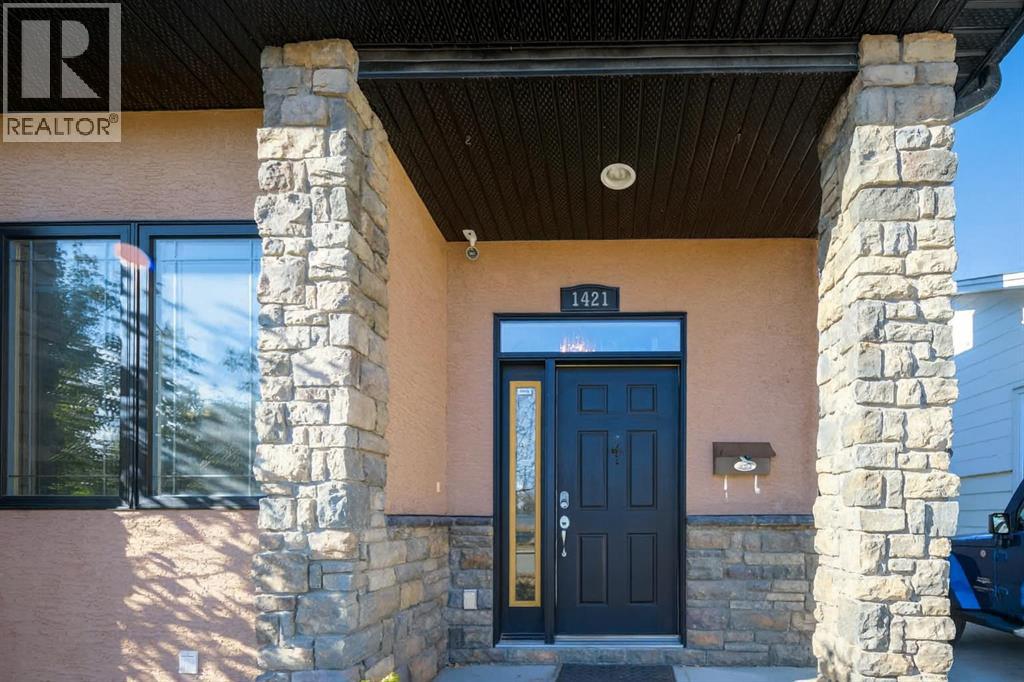 Duplex for Sale in 1421 40 Street SW|Calgary, Alberta T3C1W8 2