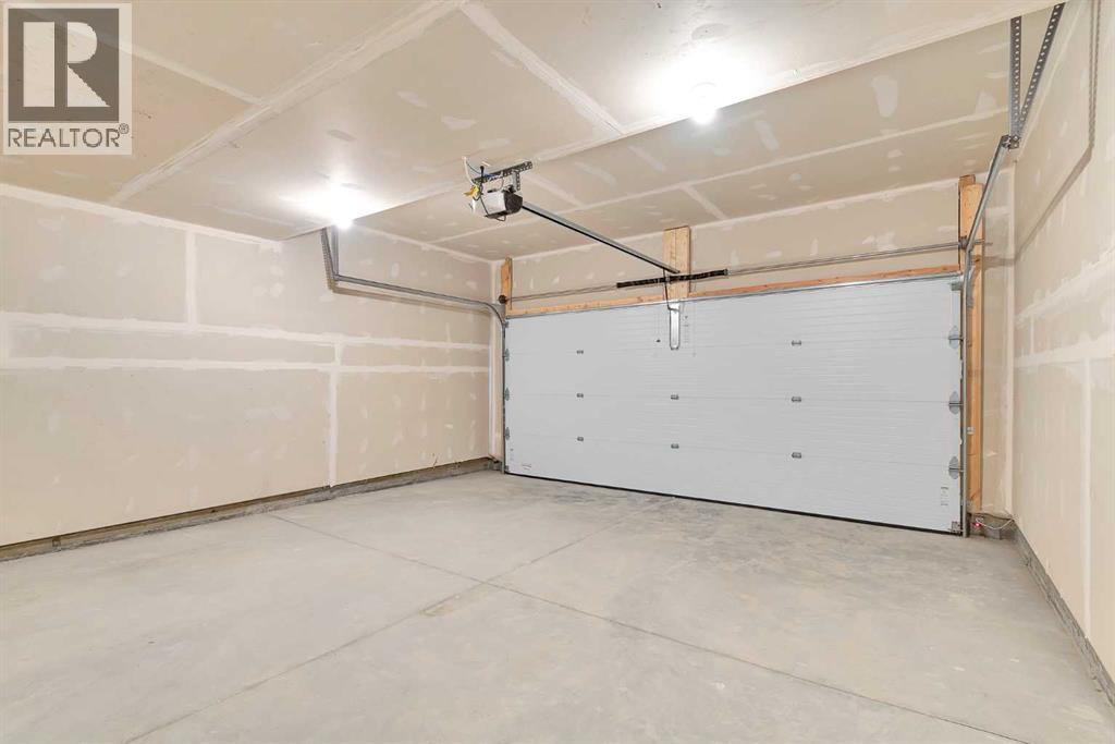 Row / Townhouse for Sale in 105, 340 Ambleton Street NW|Calgary, Alberta T3P2H5 3