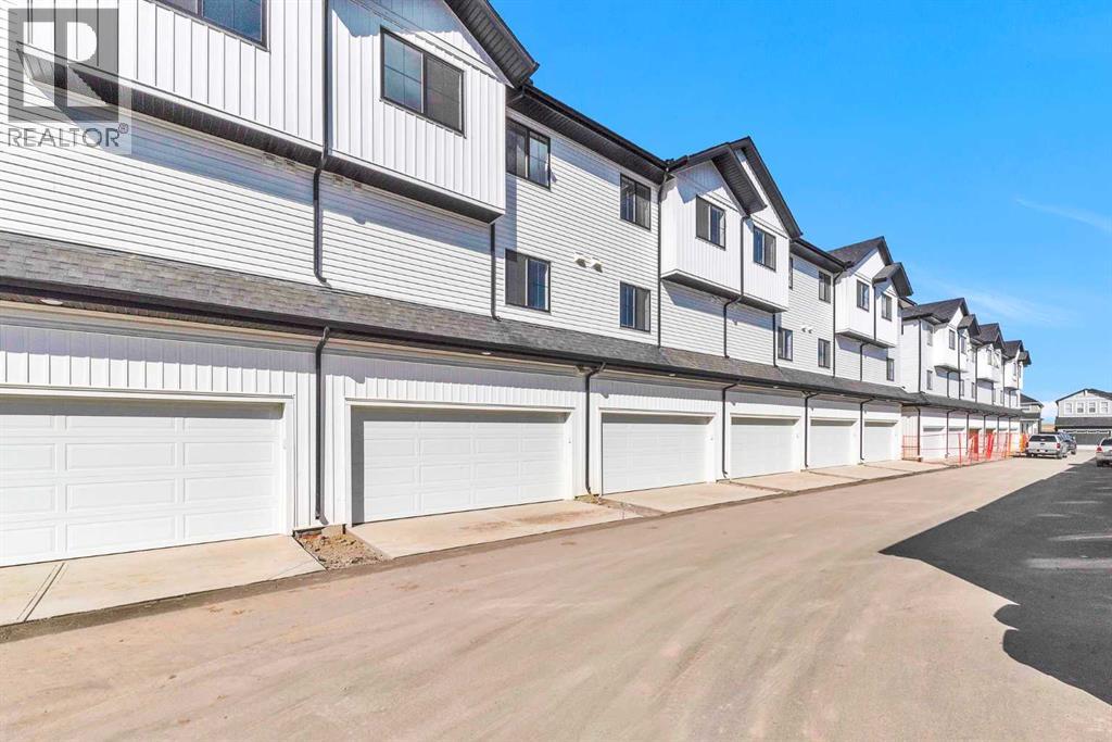 Row / Townhouse for Sale in 105, 340 Ambleton Street NW|Calgary, Alberta T3P2H5
