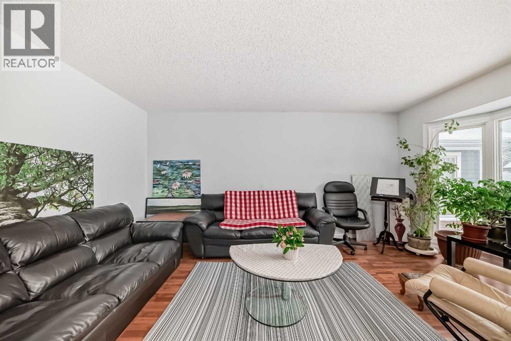 House for Sale in 7 Hawksley Crescent NW|Calgary, Alberta T3G3B9