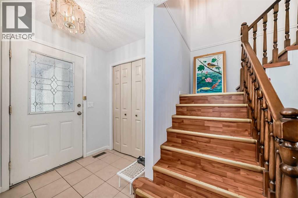 House for Sale in 7 Hawksley Crescent NW|Calgary, Alberta T3G3B9 4