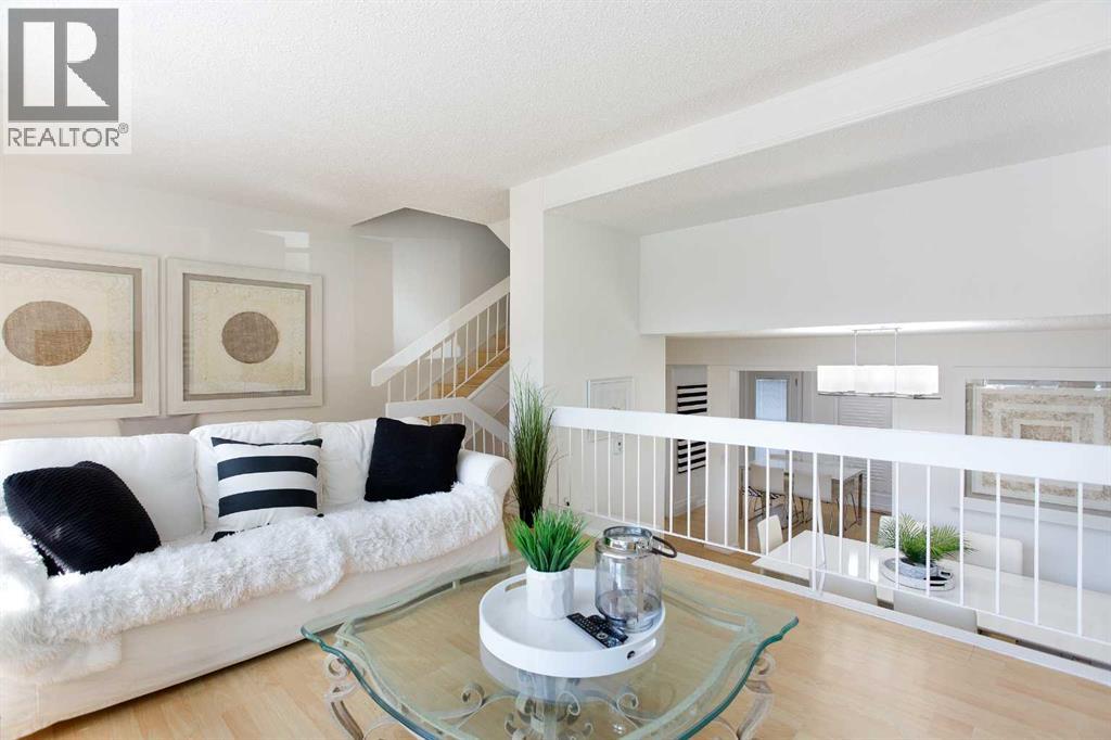 Row / Townhouse for Sale in 354 Brae Glen Road SW|Calgary, Alberta T2W1B6 3