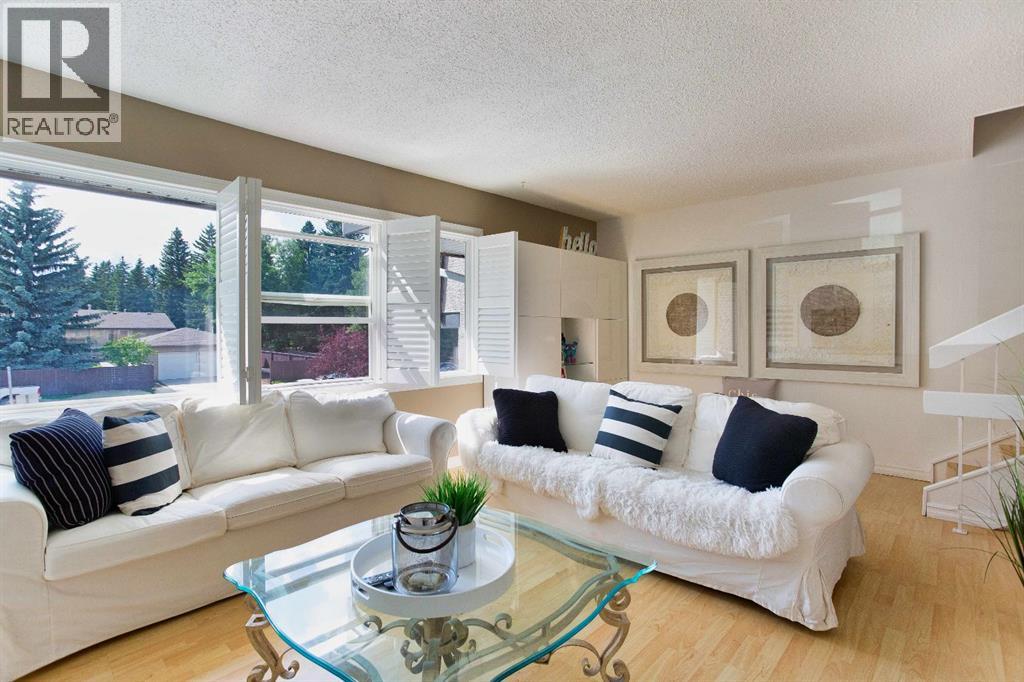 Row / Townhouse for Sale in 354 Brae Glen Road SW|Calgary, Alberta T2W1B6