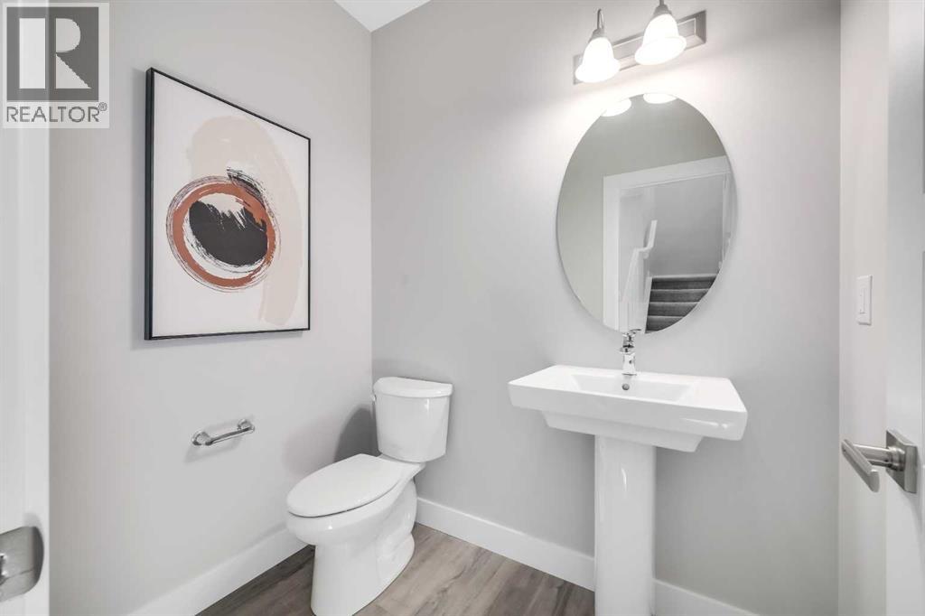 House for Sale in 47 Yorkville Road SW|Calgary, Alberta T2X5B5 4