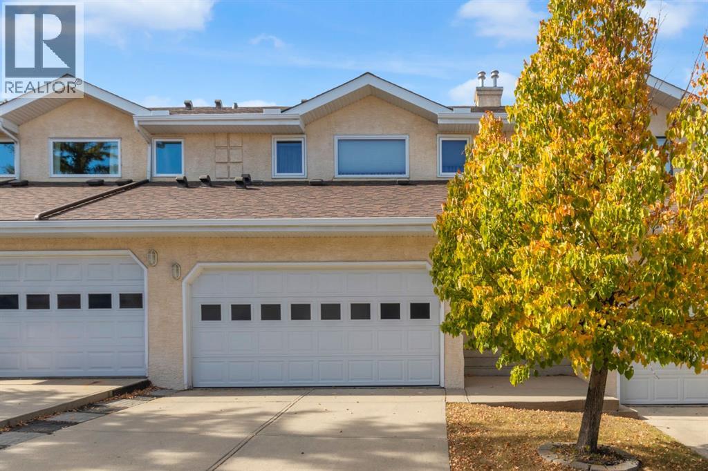 Row / Townhouse for Sale in 19, 200 Sandstone Drive NW|Calgary, Alberta T3K4N7 3