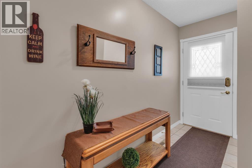 Row / Townhouse for Sale in 19, 200 Sandstone Drive NW|Calgary, Alberta T3K4N7 5