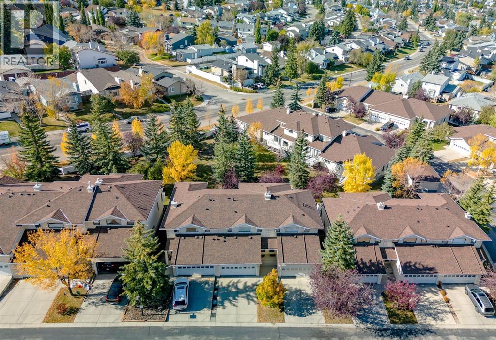 Row / Townhouse for Sale in 19, 200 Sandstone Drive NW|Calgary, Alberta T3K4N7 2